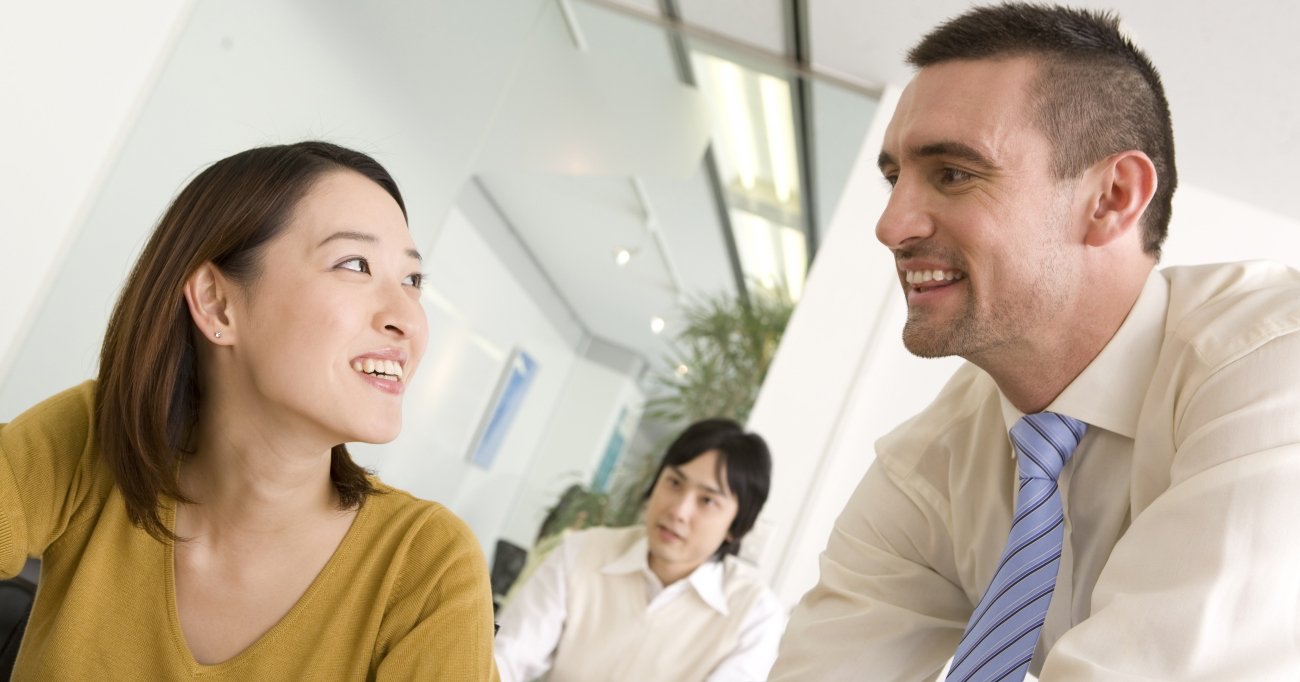 相手の名前を聞いて、会話の途中に呼びかけてみよう