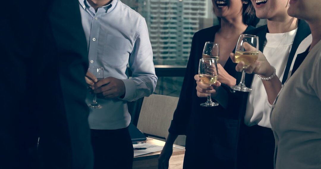パーティで誰とでもすぐ<br />仲良くなれる人が<br />やっていること