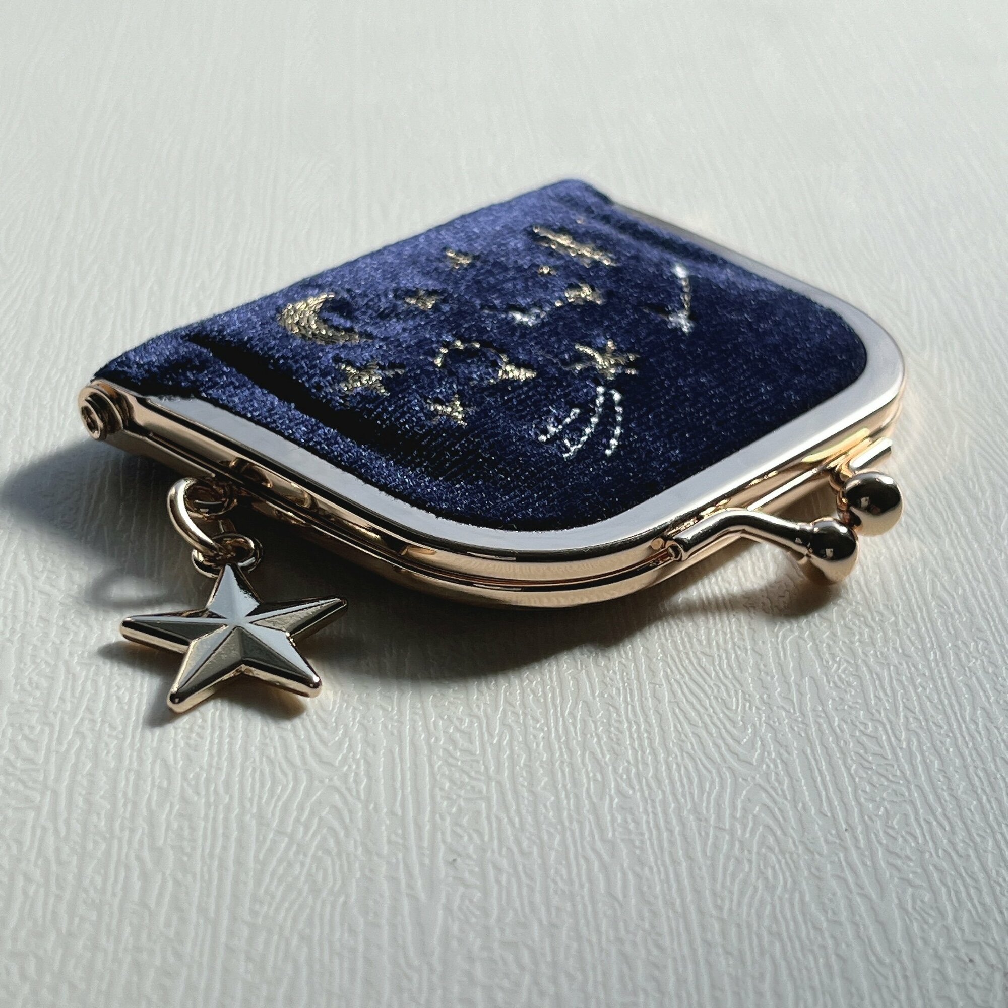 見つけた瞬間、即カゴした！アフタヌーンティーの「星空みたいなポーチ」絵本に出てきそうなデザインで可愛い…！