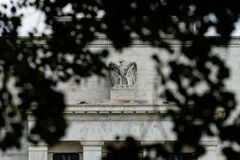 FRBの利上げ長期化、銀行株の打撃に