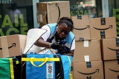 アマゾン、年末商戦前に「休み明けの憂うつ」
