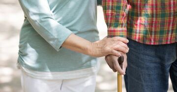 「最もなりたくない病気」アルツハイマー病、原因究明と治療をめぐる知られざる動きとは