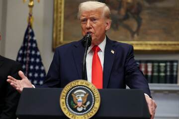 米国、カナダ・メキシコに25％関税　中国に追加関税発動
