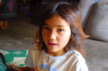 「茶色い髪」の少女<br />――ラオス奥地で突きつけられた「貧困」の現実