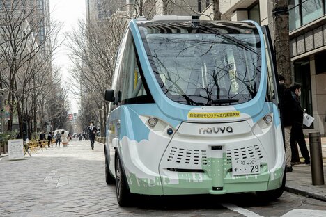 丸の内エリアで自動運転バスの実証実験を開始、大丸有協議会とソフトバンク傘下のBOLDLY