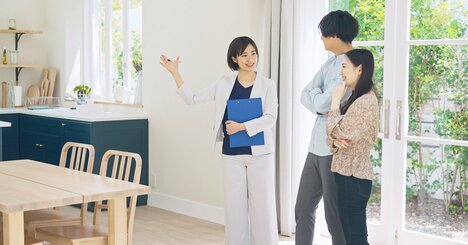 なぜ住宅ショールームや家電量販店では、あえて「標準仕様」と「こだわり仕様」を並べて見せるのか？