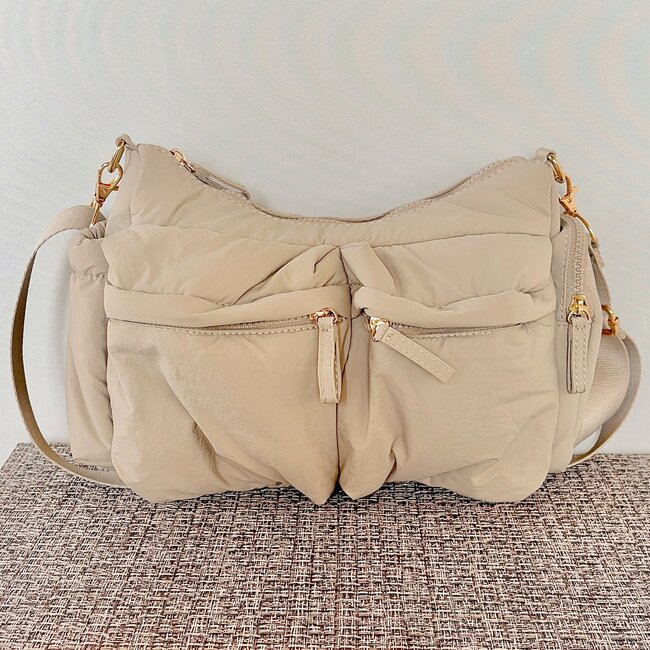 「再入荷で買えました」3COINSの“ポケットたくさんバッグ”収納力すごすぎる！「毎日使っています」「買って正解でした！」