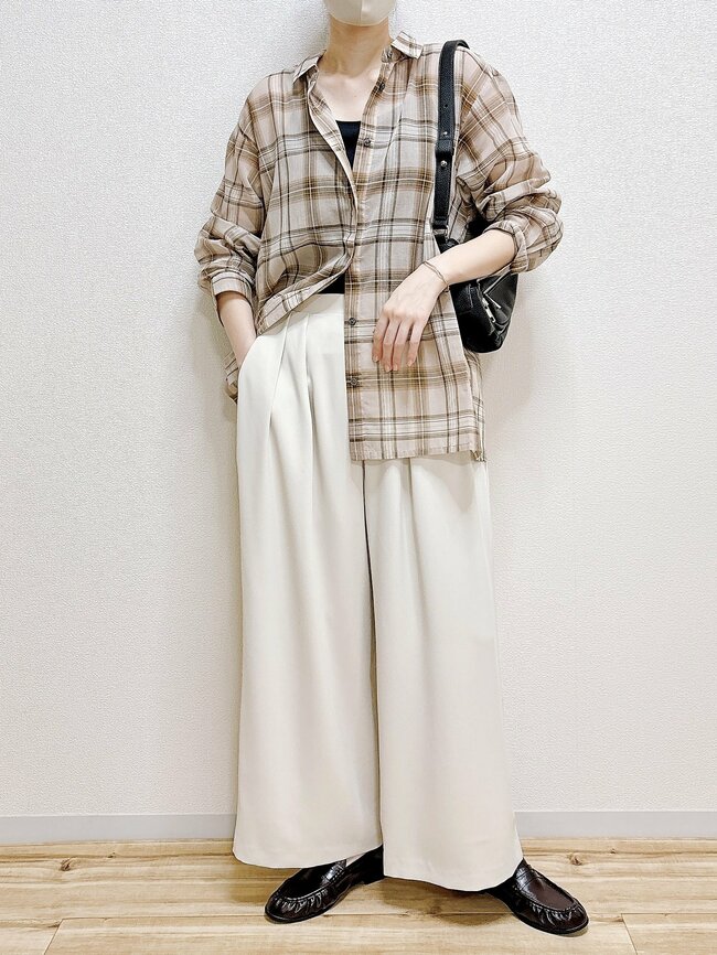 サッと羽織るだけでカワイイ！無印良品の“ふんわりシャツ”お尻まですっぽり隠せて優秀！「色違いも購入したい」「コスパ優秀な商品です」《購入レビュー》