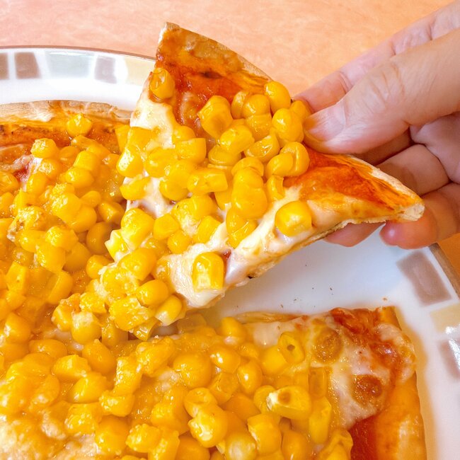 「いちばん美味しい」「コスパ最強」サイゼリヤの“400円メニュー”がアレンジ無限でウマすぎる…!「コーン好きには最高の1枚」