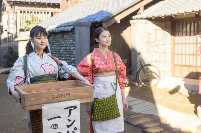 「転んで、手を取られて、ぽぉっ…」メイコ(原菜乃華)の恋、はじまりました。【あんぱん第32回レビュー】