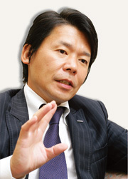 カプコン社長 辻本春弘