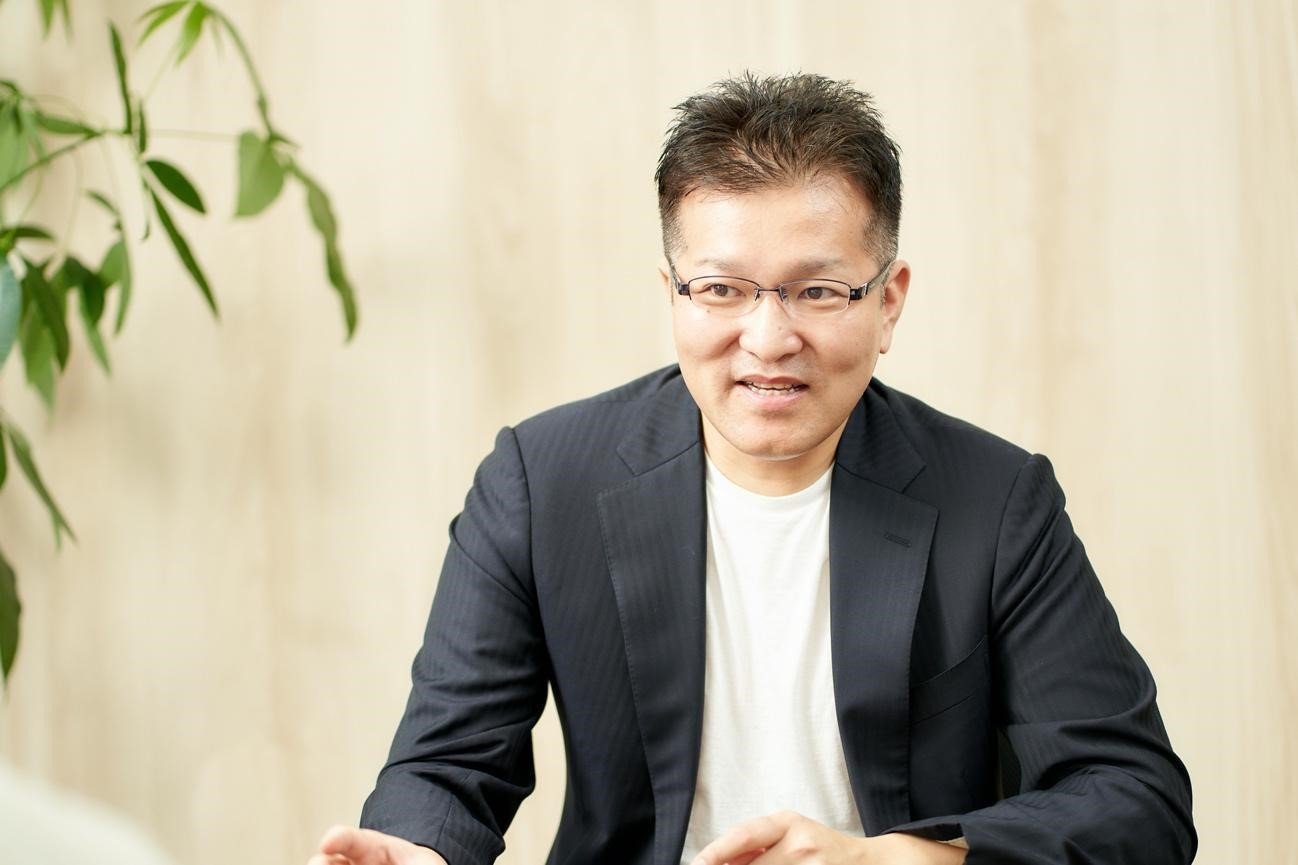 「職人」を育成し、クライアントも幸福にする、クヌギ流「内向き経営」とは