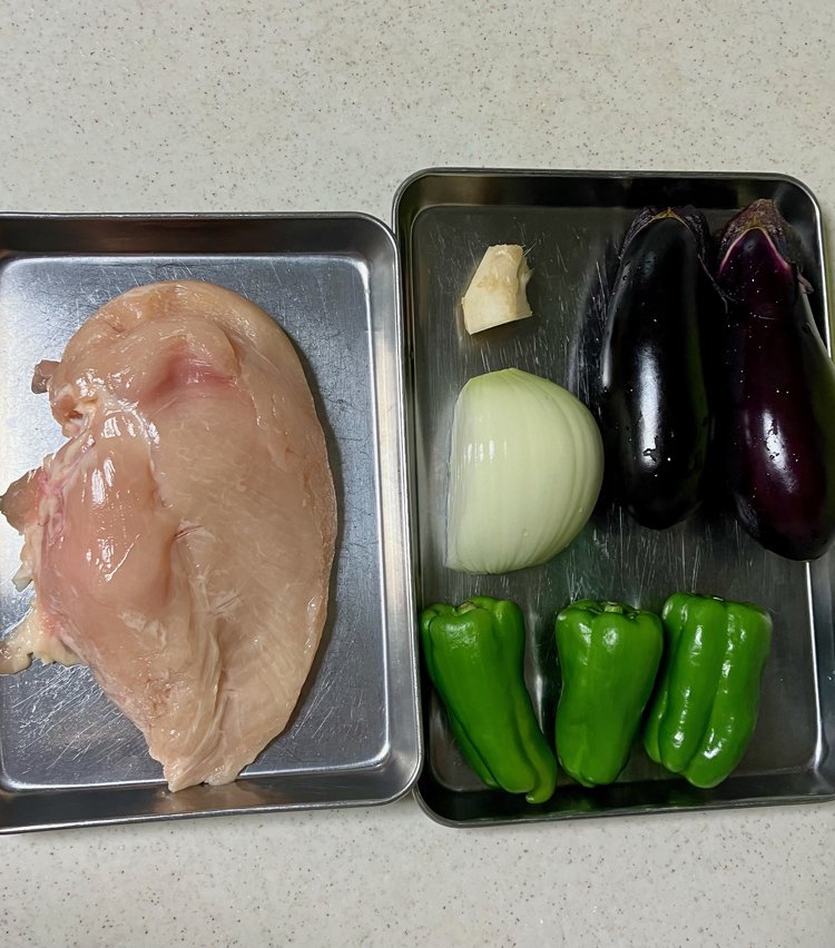 【自宅でおつまみ】残暑の疲労回復に!ビールに合う「鳥むね肉の黒酢炒め」20分レシピ
