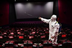 中国「映画興収で世界一」の夢、コロナで頓挫