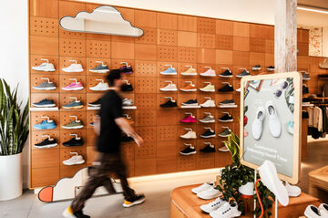 経営不振の米靴メーカー、AI業界にまさかの転身