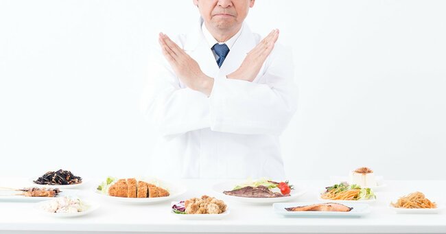 食事にバツをする医者