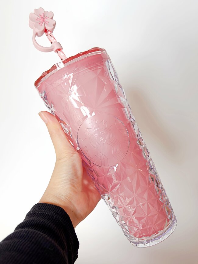 「ラスいちゲットしました」「可愛すぎる」スタバの“宝石みたいなタンブラー”キラキラ輝いて美しすぎる！「残り3点くらいで無事買えた」