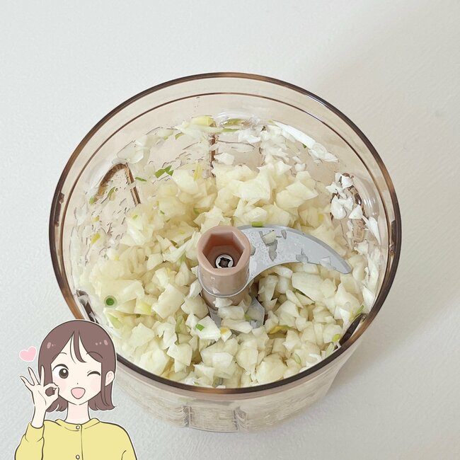 「買って大正解です」「料理が楽になった」3COINSの“電動みじん切りグッズ”コードがないからサッと使えて便利！「音は静かだし、すぐにみじん切りにしてくれる」