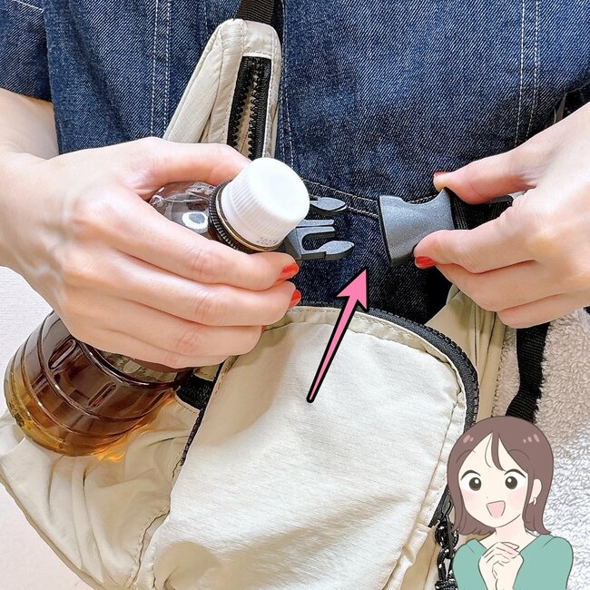 「1年中使えて便利」3COINSの“天才ホルダー”ペットボトルや羽織りの持ち歩きに大助かり！「こういうのほしかった」「色違いで2つ購入しました」