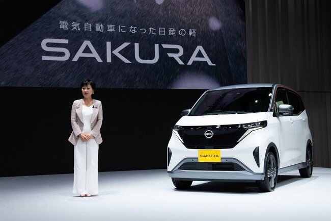 日産自動車の新型軽BEV「サクラ」を発表する星野朝子副社長