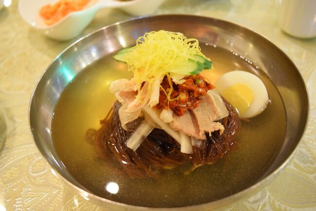 写真：見た目も美しい平壌冷麺