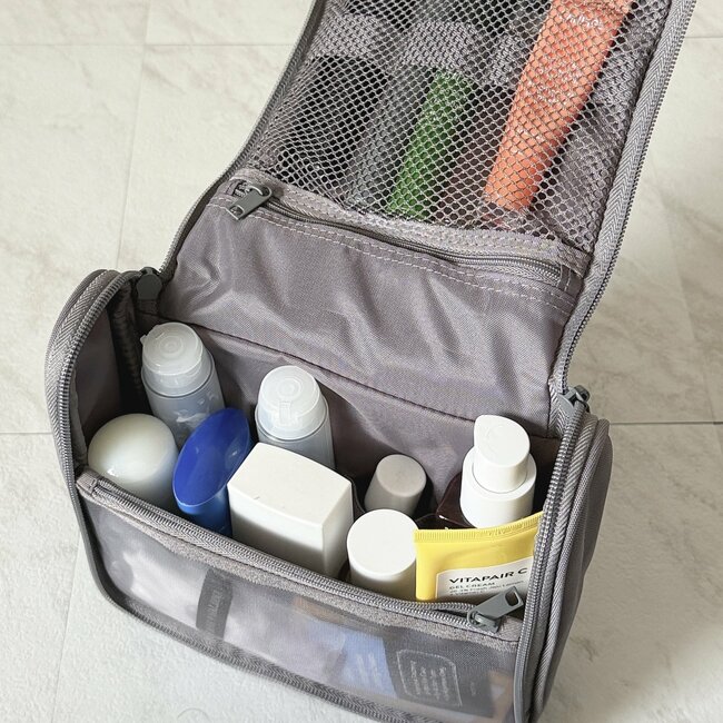 「一度使うと手放せない」「家族全員が愛用中」無印良品の“大容量ポーチ”スキンケアやコスメがたっぷり入って優秀！「旅行の必需品」