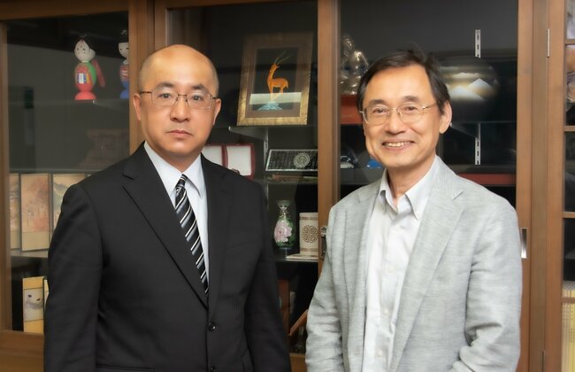 教員間の互選で実質的に決まる副校長職。毎週の担任会で各学年の様子は分かるものの、部活も担任も外され、数コマの授業だけ残されるのはいささか寂しい
