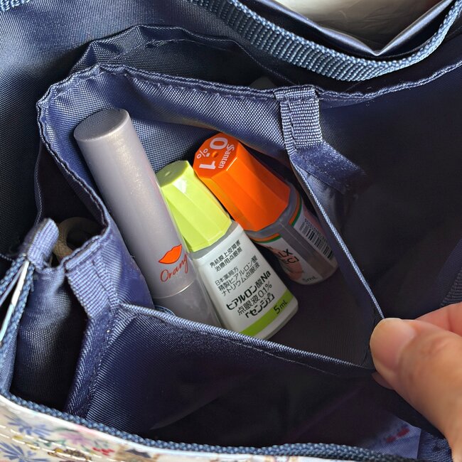 お薬手帳と処方薬がまるっと入った！アフタヌーンティーの「スヌーピーの収納バッグ」ポケット豊富で天才すぎる！《購入レビュー》