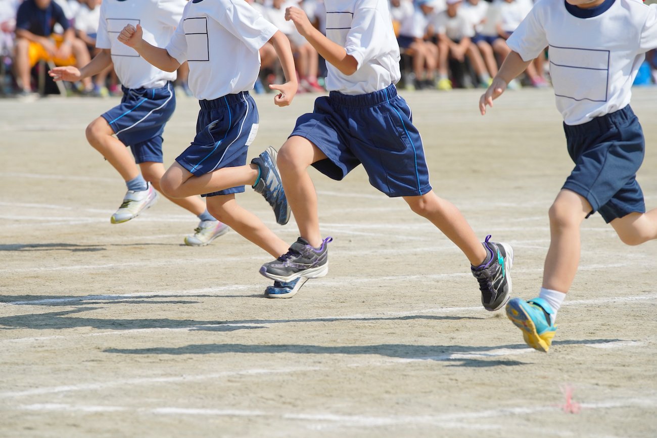 【小児科医が教える】骨がゆがむ病気の子どもが4倍に増加! その理由とは?【書籍オンライン編集部セレクション】