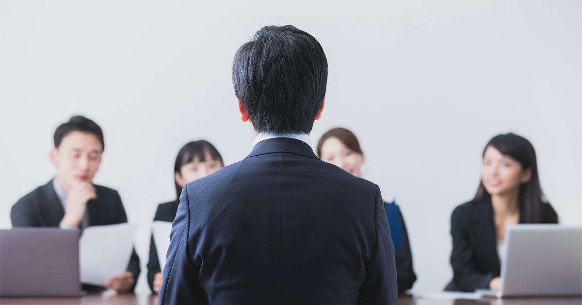 面接官と男性