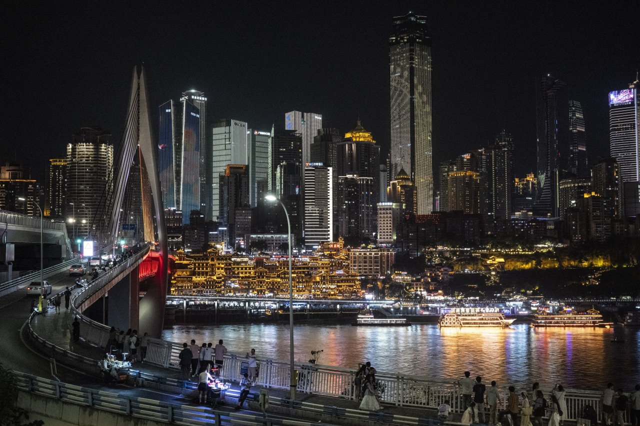 重慶の未来的な景観は、中国の都市生活の変化を象徴している