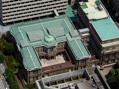 黒田総裁続投で日銀の財務悪化に拍車、出口戦略は遠のく