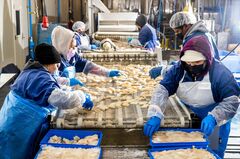 米スーパーの棚ガラガラ　食品供給に強まる圧力