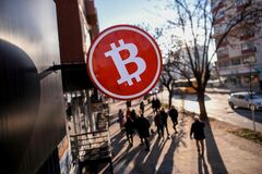 ビットコインの新常態、米株安やFRBに逆らえず