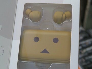 スマホも充電できるケース付きのダンボーコラボのワイヤレスイヤホン