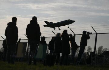 欧州が構築急ぐ「軍産複合体」 投資家にも好機