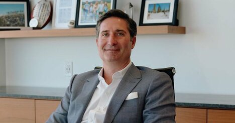 スタバ新CEO、異例の特典はリモートワーク