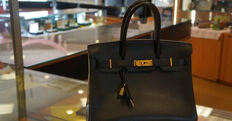 そりゃマネできないわ…エルメス「バーキン」を踏みつけたジェーン・バーキンの、成金に見せないおしゃれ術