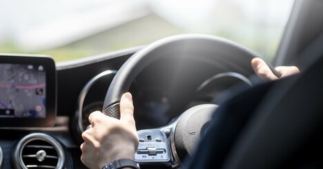 当たり前にやってたのに…「運転中の事故リスク」を高める習慣とは？【最新研究】