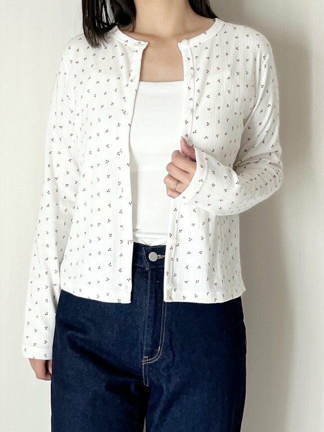 「可愛いと褒められた」ユニクロの“1990円カーディガン”たっぷり着回せてコスパ抜群!「春秋冬と大活躍」「2種類購入しました」