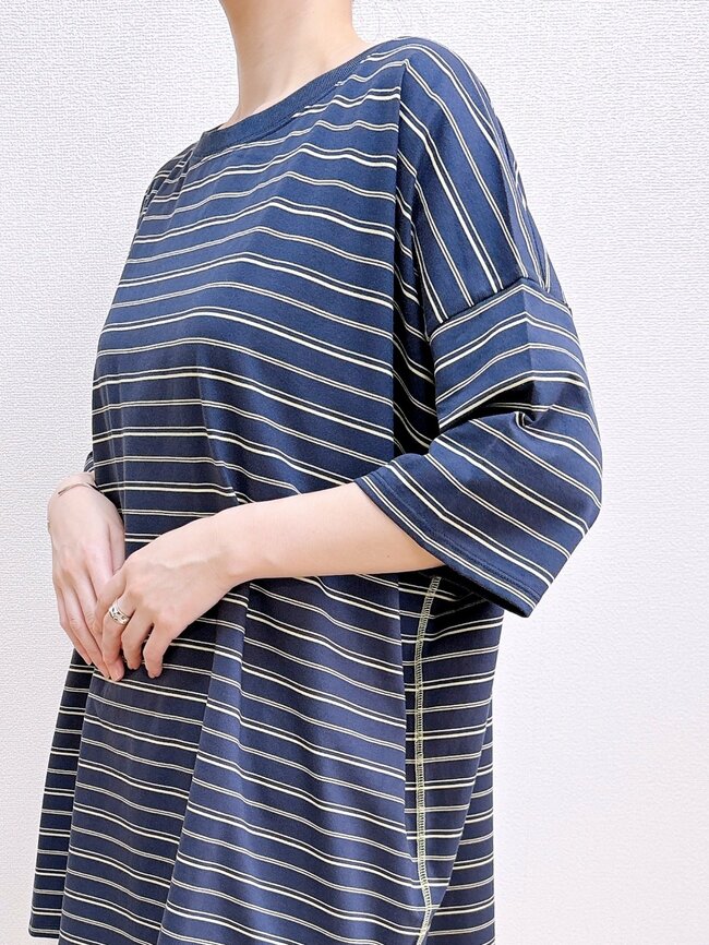 「色違いで2枚購入しました」ニコアンドの“ゆったりトップス”が体型カバーの天才なんです！「ノーストレスなので何枚あっても良い」「ボディライン隠しにはもってこい」