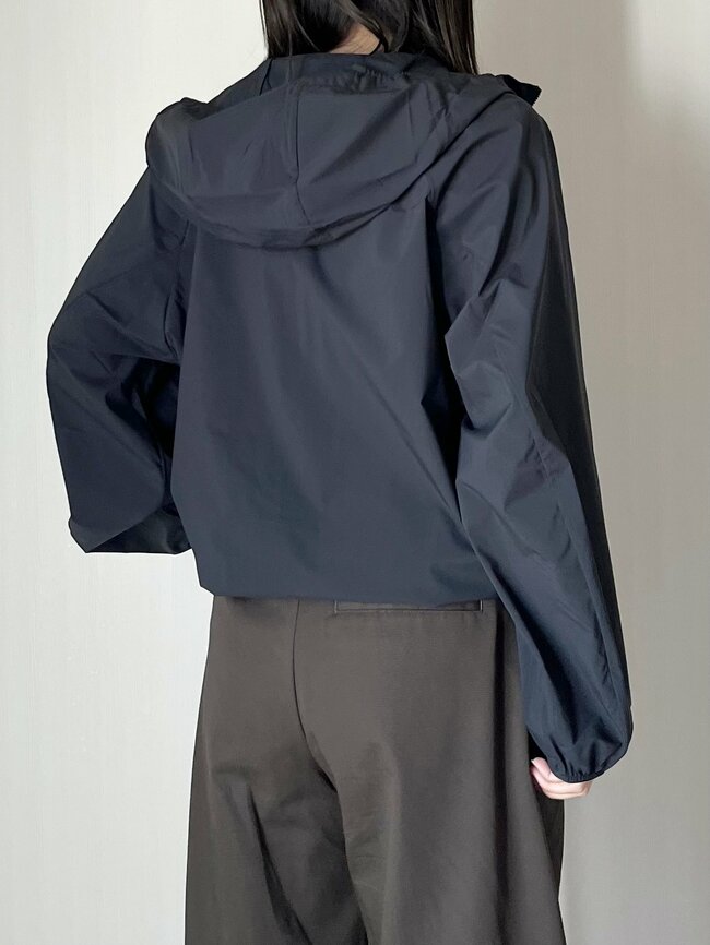 「3枚持ってます」「毎日使い倒したい」ユニクロの“着る日焼け止め”が軽くて着心地がいい…!「カバンに常備できるのが嬉しい」