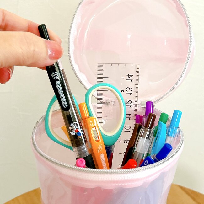 こんなん見たら買うしかない…！スタバの“カップみたいなポーチ”チョコやコーヒー付きでお得感すごい！「ファスナーがとてもキュート」「シルバーの繊細な感じが気に入りました」