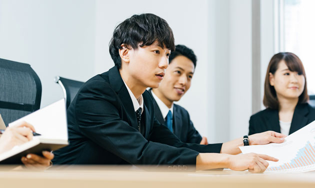 会議は「最初と最後に発言した人」がトクをする
