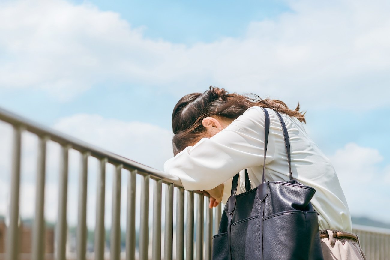 育休を終えた30代女性、職場復帰したら降格に……。これってマタハラになる?
