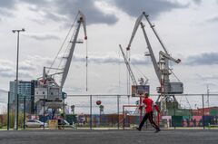 イラン、ロシアに砲弾を提供　カスピ海経由