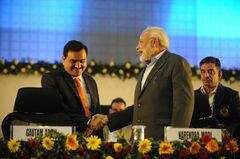 インド富豪アダニ氏の帝国、資産19兆円から急減