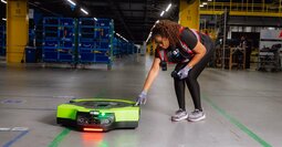 アマゾン、倉庫ロボットが人間の数を上回る見通し
