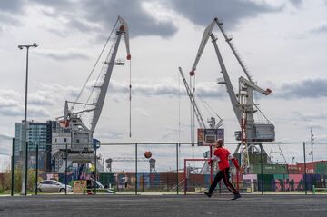 イラン、ロシアに砲弾を提供　カスピ海経由