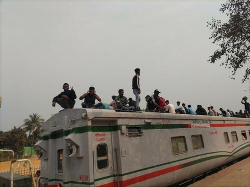 笑顔でピース（提供＝筆者）